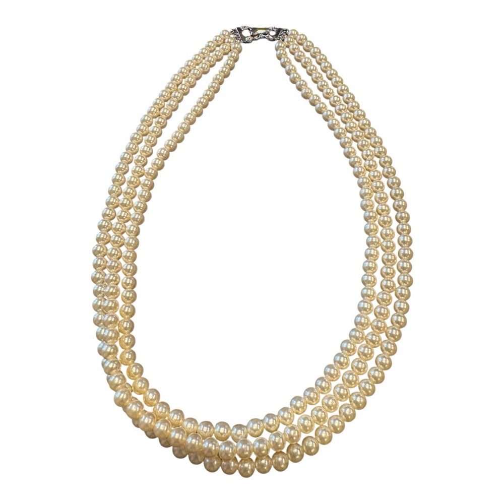 Vintage Triple-Strand Faux Pearl Necklace with Ornate Clasp JB8